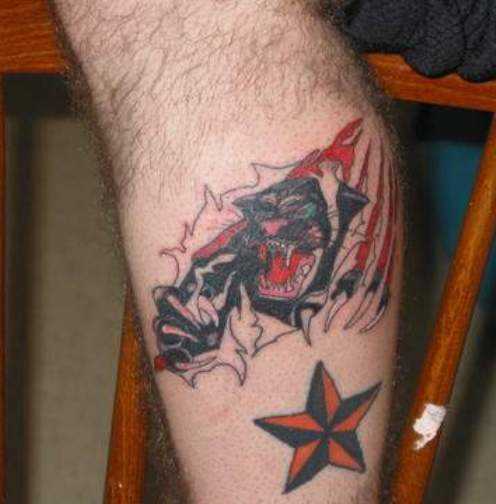 Tatuagem na perna do cara - a pantera e a estrela