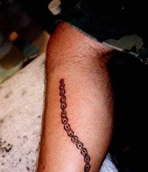 Tatuagem na perna do cara - circuito