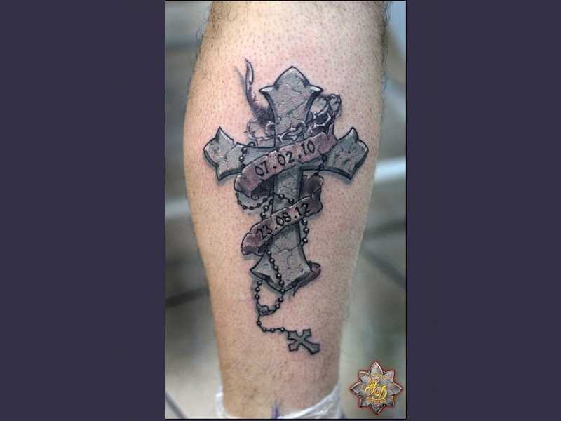 Tatuagem na perna do cara - cruz