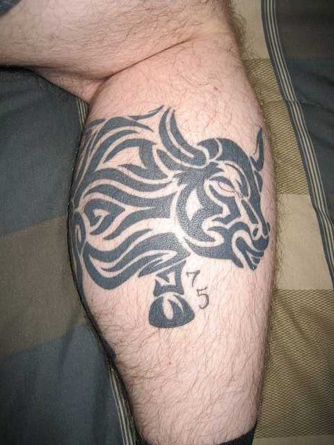 tatuagem na perna do cara - de- boi