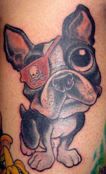 Tatuagem na perna do cara - de- cão-pirata