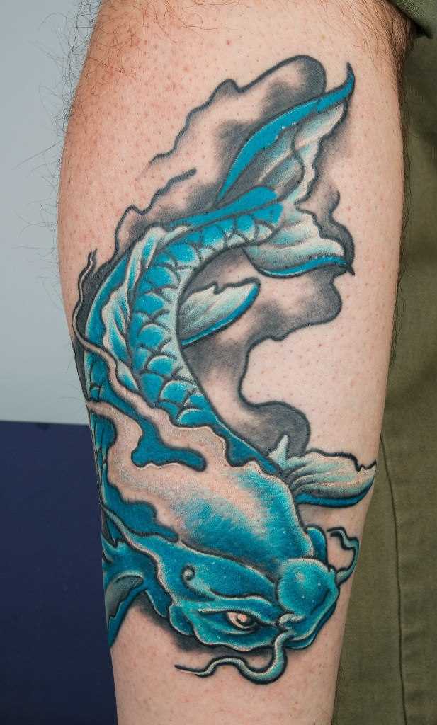 Tatuagem na perna do cara - de carpa