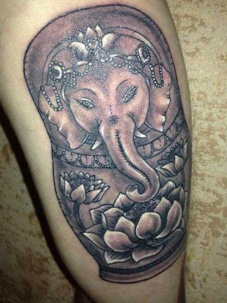 Tatuagem na perna do cara - elefante