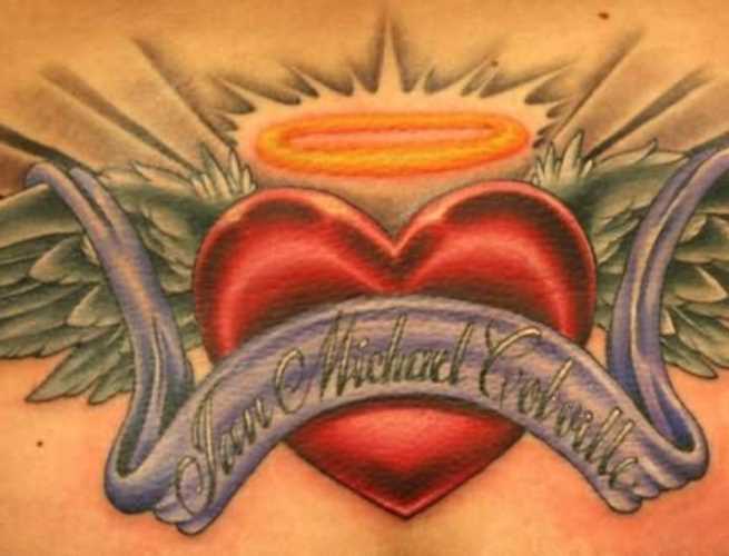Tatuagem nas costas de uma menina - o coração de