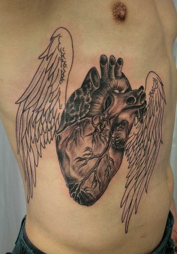 Tatuagem nas costelas cara - asas e coração