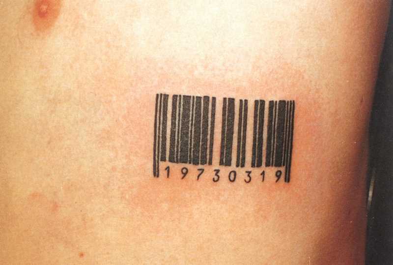 Tatuagem nas costelas cara - código de barras