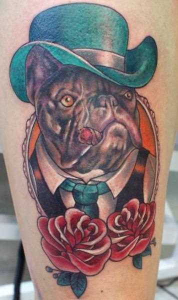 Tatuagem nas coxas da menina - o cão e a rosa