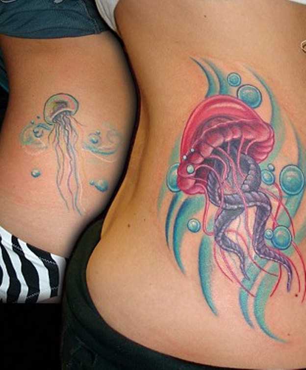 Tatuagem nas laterais meninas - água-viva