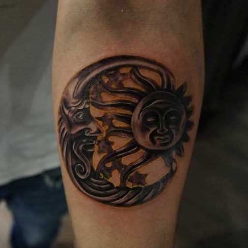 Tatuagem no antebraço do cara - da-lua e o sol