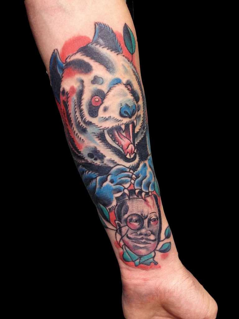 Tatuagem no antebraço do cara - panda