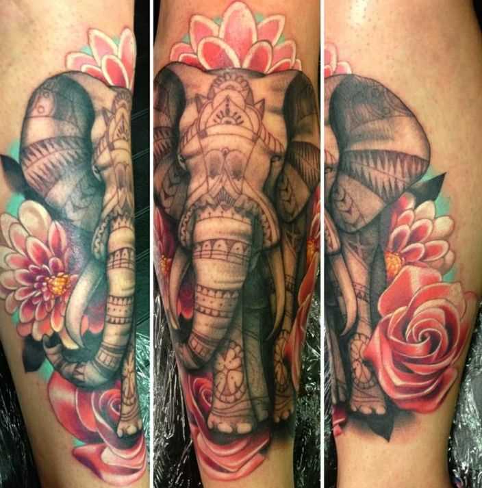 Tatuagem no antebraço meninas - elefante e flores