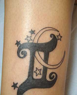 Tatuagem no antebraço meninas - signo do zodíaco de gêmeos, lua e estrela