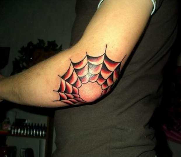 Tatuagem no cotovelo do cara - a web