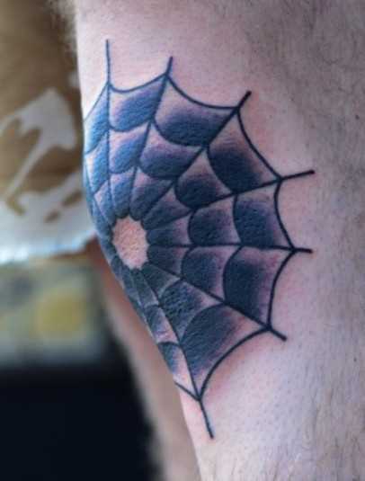 Tatuagem no joelho do cara - a web
