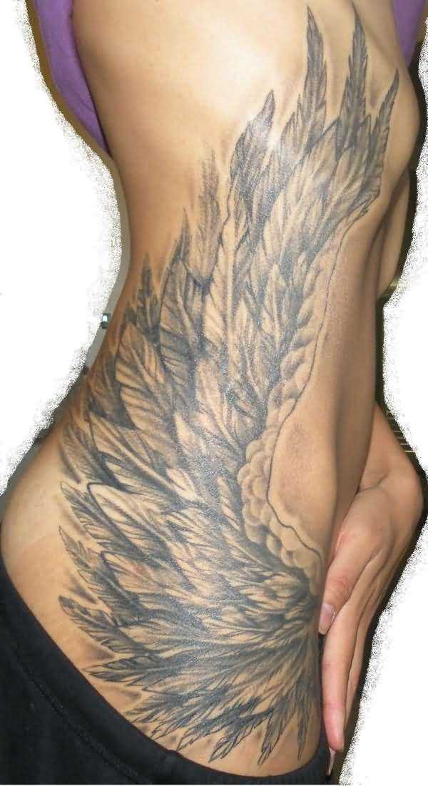 Tatuagem no lado da menina - asas