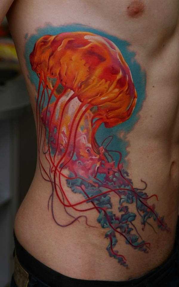 Tatuagem no lado do cara - de- água-viva