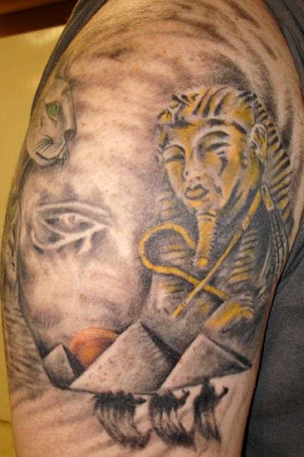 Tatuagem no ombro de um cara - a esfinge