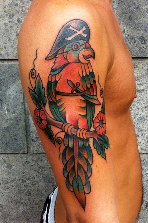 Tatuagem no ombro de um cara - de- papagaio