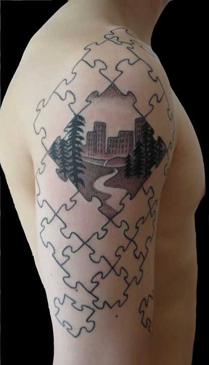 Tatuagem no ombro de um cara quebra - cabeças e imagem