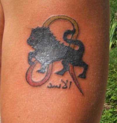 Tatuagem no ombro de um cara - signo de leão