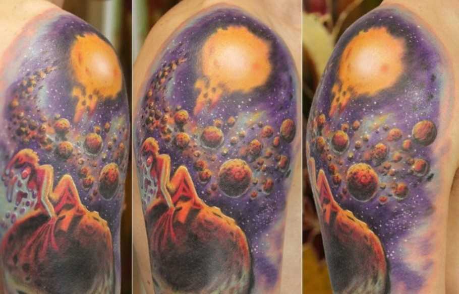 Tatuagem no ombro do cara - o espaço e o estrangeiro no planeta
