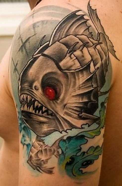 Tatuagem no ombro o homem - peixe