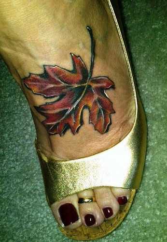 Tatuagem no pé da menina - folha de bordo