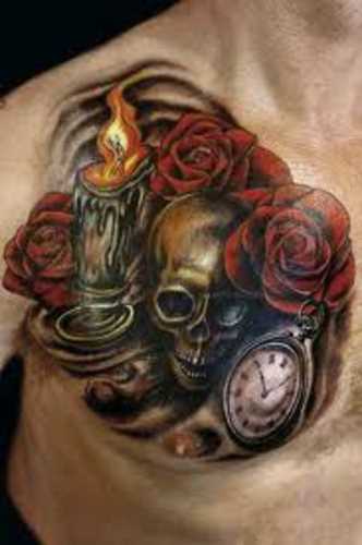 Tatuagem no peito de um cara - de relógios de bolso, a rosa, o crânio e a vela