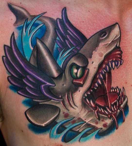 Tatuagem no peito de um cara - de tubarão
