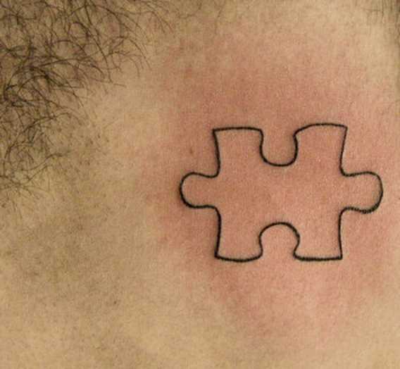 Tatuagem no peito de um cara simples quebra-cabeça