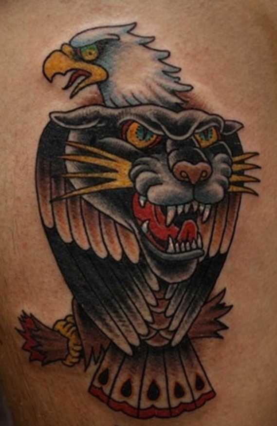 Tatuagem no peito do cara - pantera e de uma águia