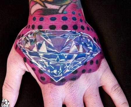 Tatuagem no pincel menina - grande diamante
