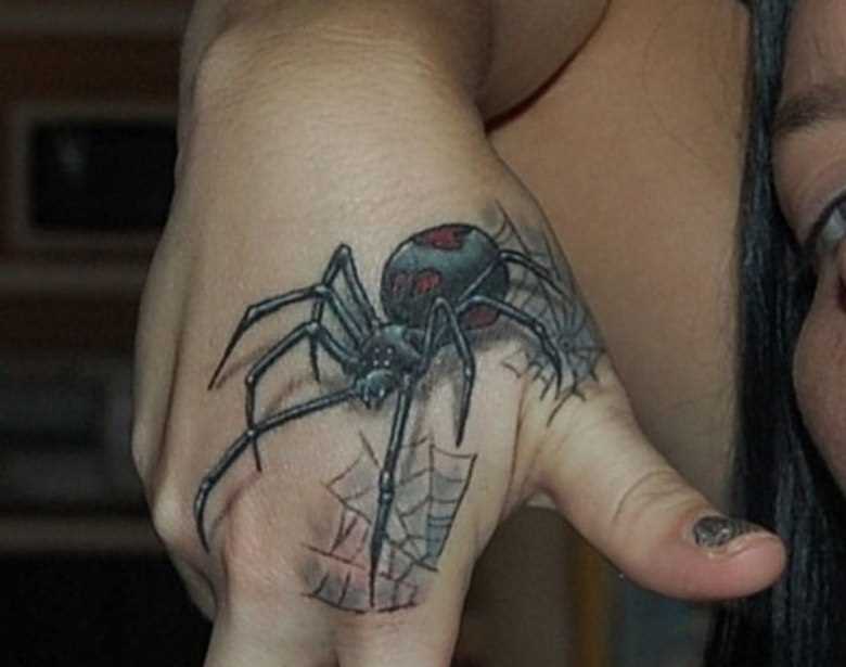Tatuagem no pincel meninas - teia de aranha e a aranha