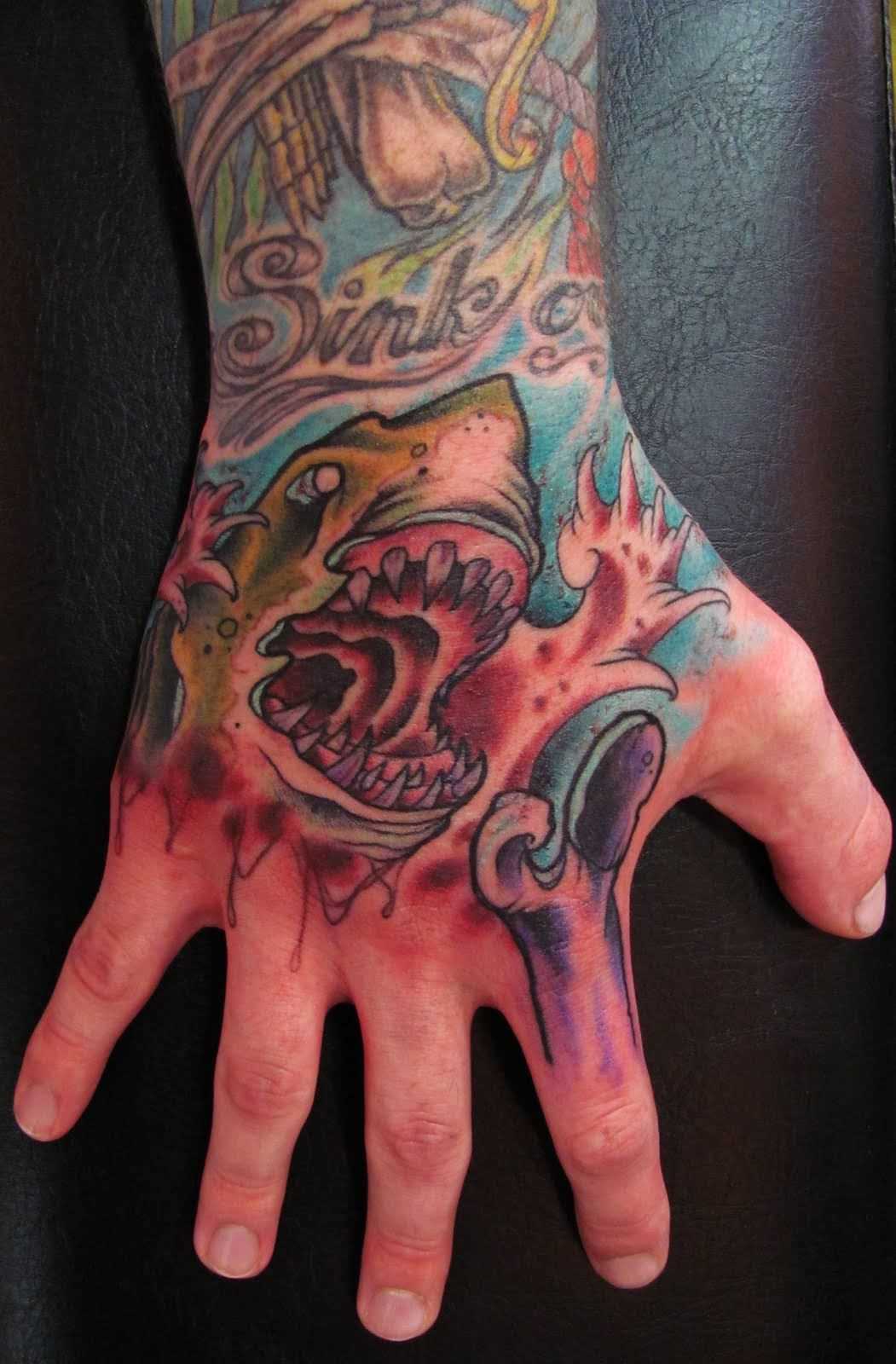 Tatuagem no pincel o cara - de tubarão