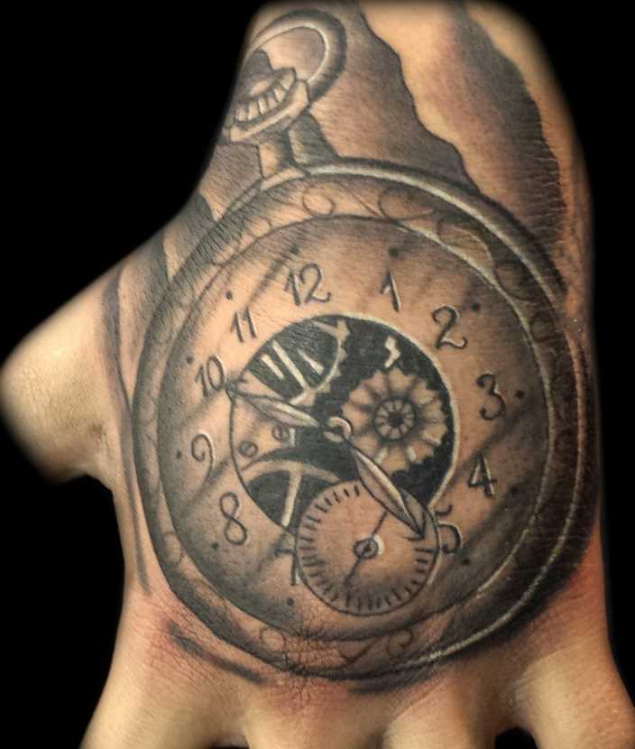 Tatuagem no pincel o cara - relógio de bolso
