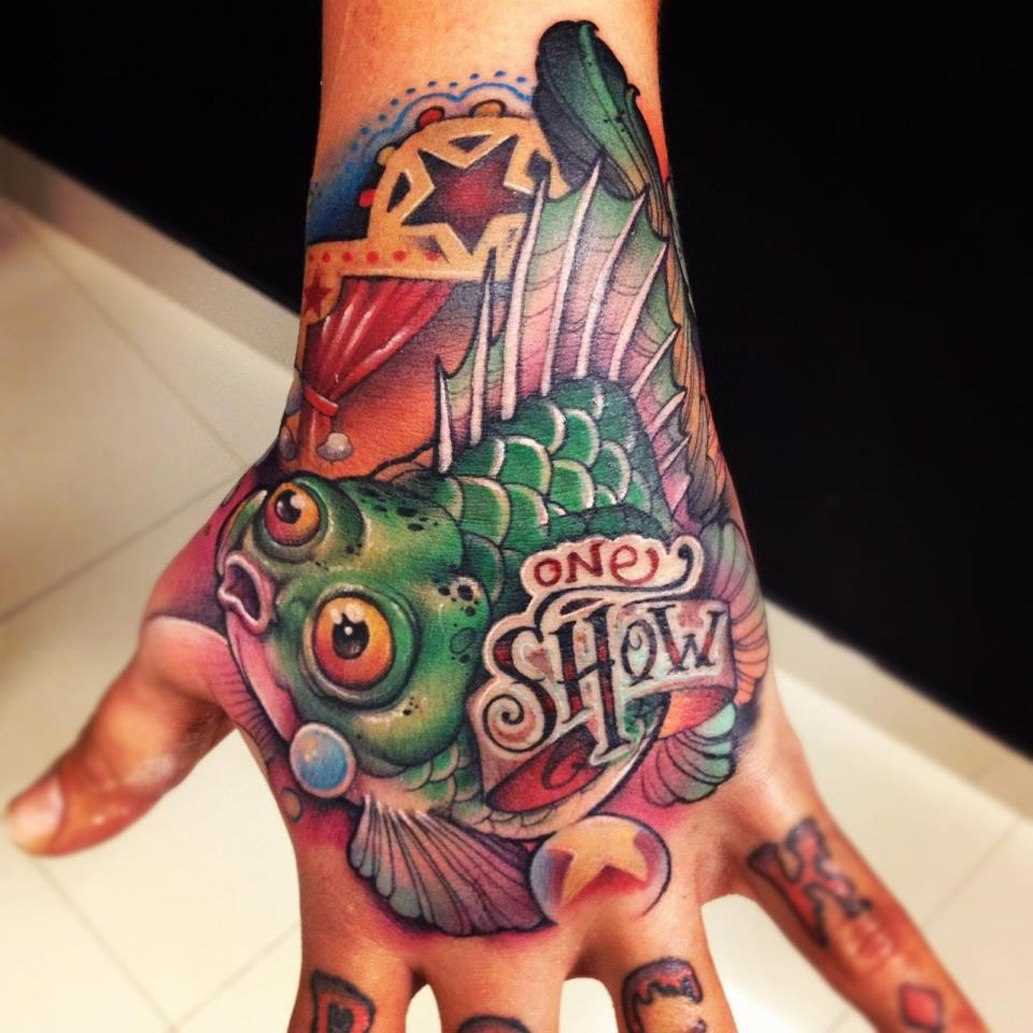 Tatuagem no pincel para o homem - peixe