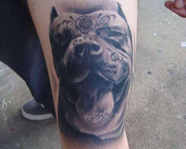 Tatuagem no quadril cara - de- cão