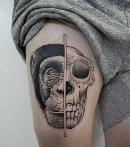 Tatuagem no quadril para o homem - macaco, e seu crânio