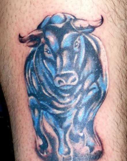 Tatuagem no quadril para o homem - touro