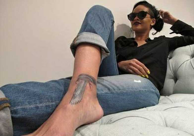 Tatuagem no tornozelo preto meninas - falcão