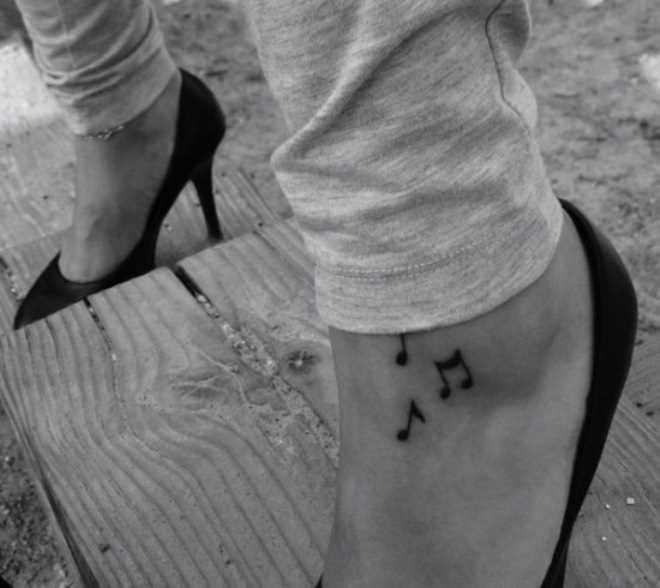 Tatuagem no tornozelo preto meninas - notas