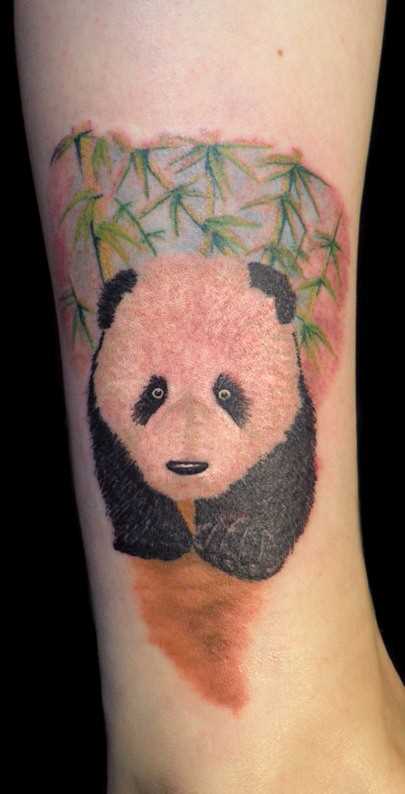 Tatuagem no tornozelo preto meninas - panda