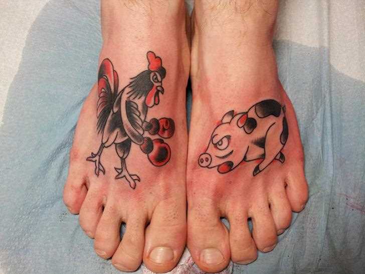 Tatuagem oldschool no meu pé cara - de- pau e um porco