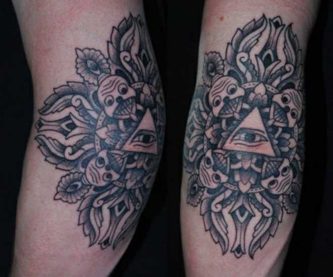 Tatuagem que tem no braço do cara - a pirâmide com o olho