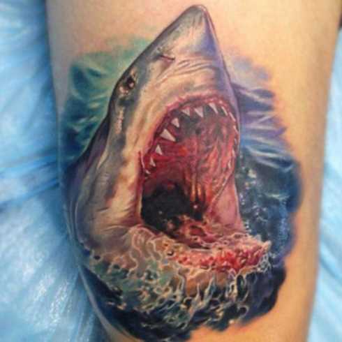 Tatuagem que tem no braço do cara - de tubarão