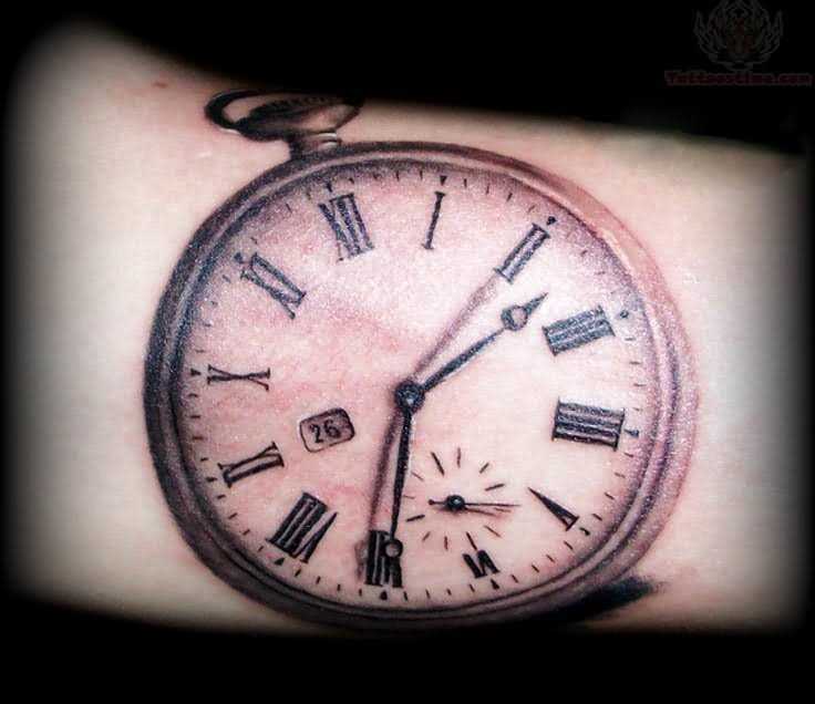 Tatuagem que tem no braço do cara - relógio de bolso