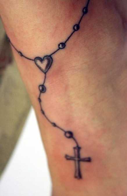 Tatuagem t a menina cadeia, o coração e a cruz