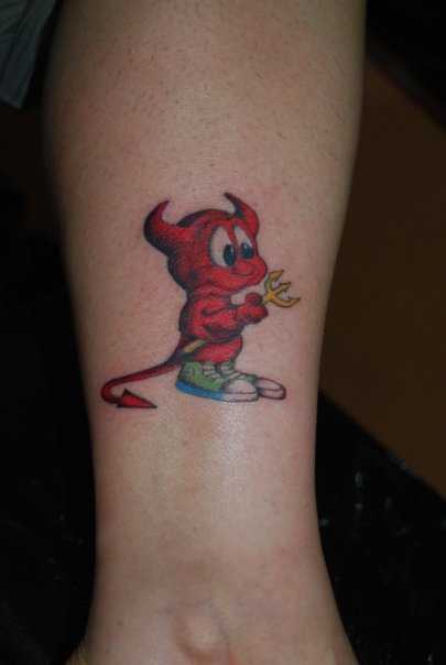 Tatuagem t a menina - o pequeno demônio