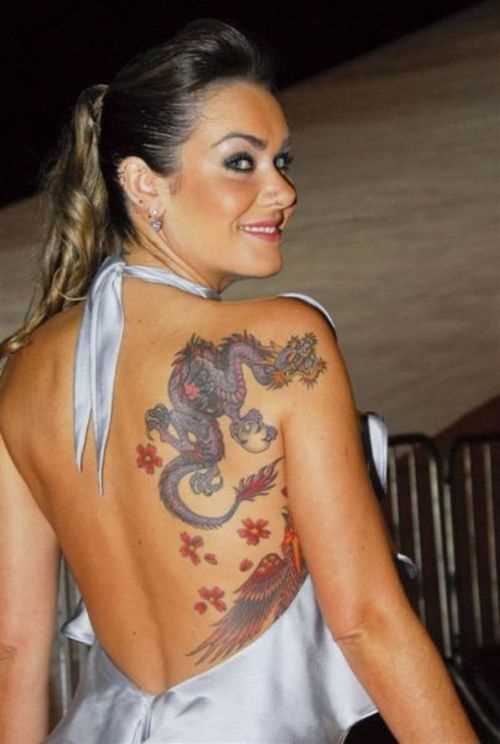 Uma tatuagem que a menina blade - o dragão e sakura