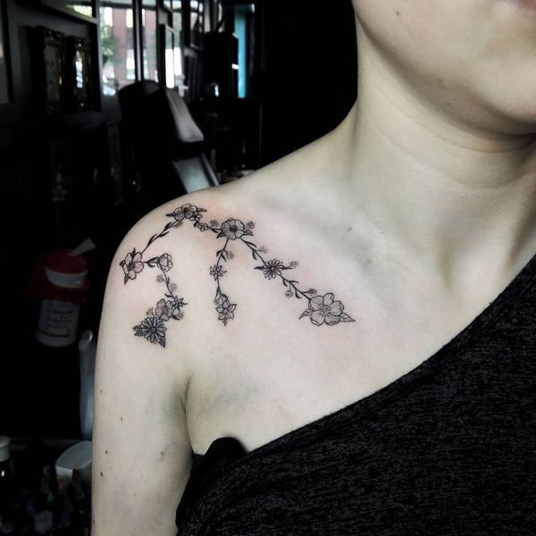 Delicate Aquarium Floral Constellation Tattoo Ombro para mulheres